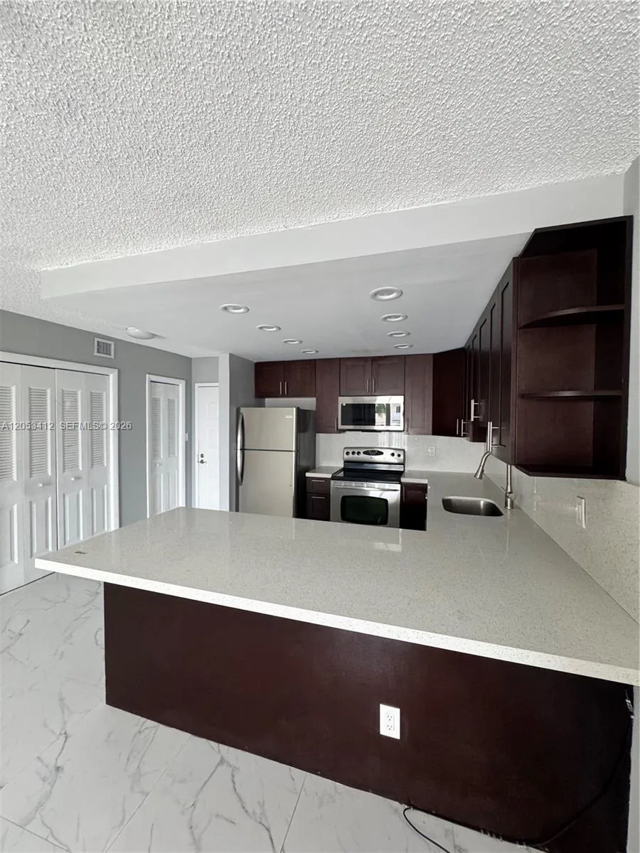 6930 Miami Gardens Dr # 1-515, Hialeah, FL 33015 photo 2