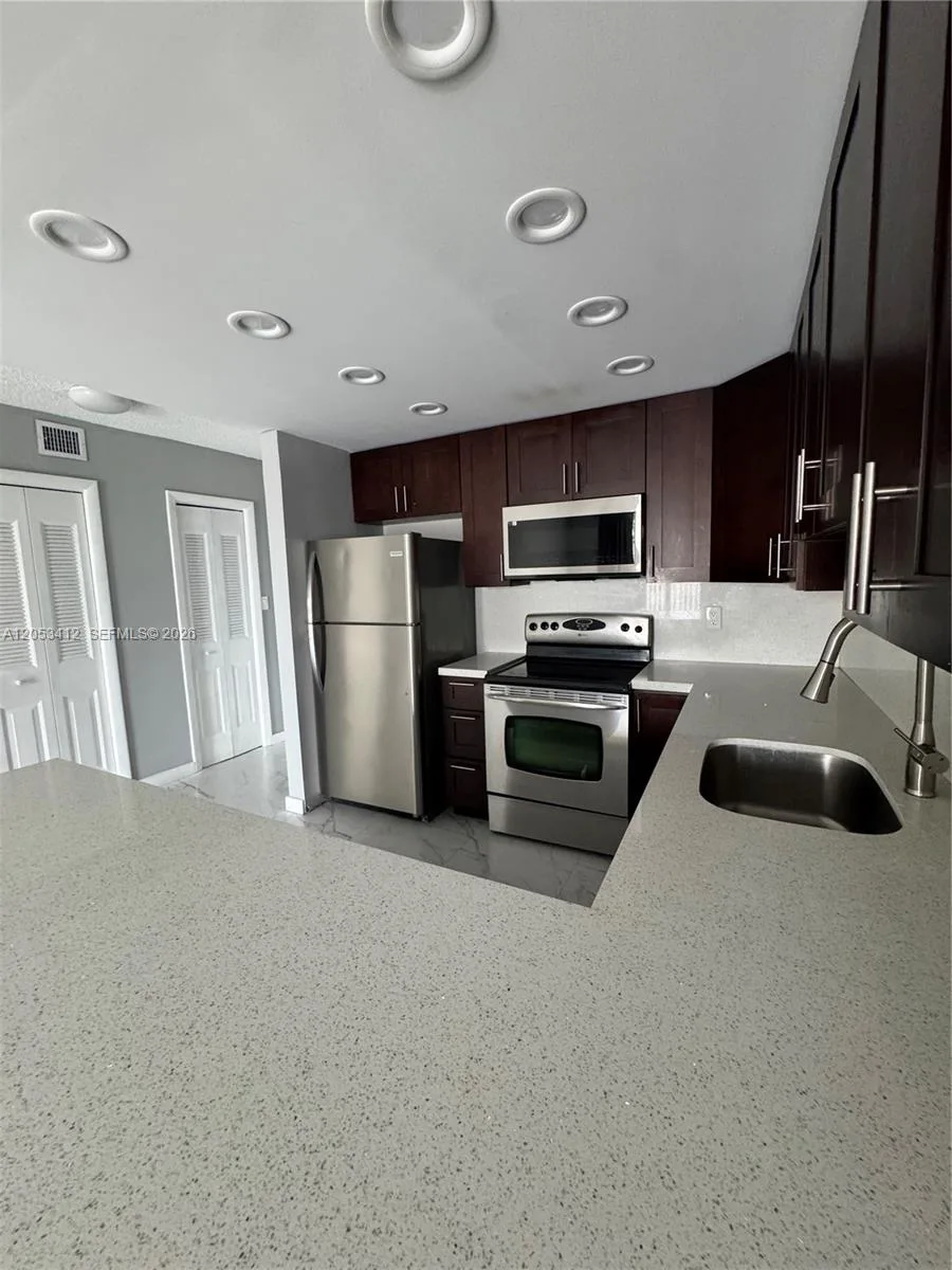 6930 Miami Gardens Dr # 1-515, Hialeah, FL 33015 photo 4