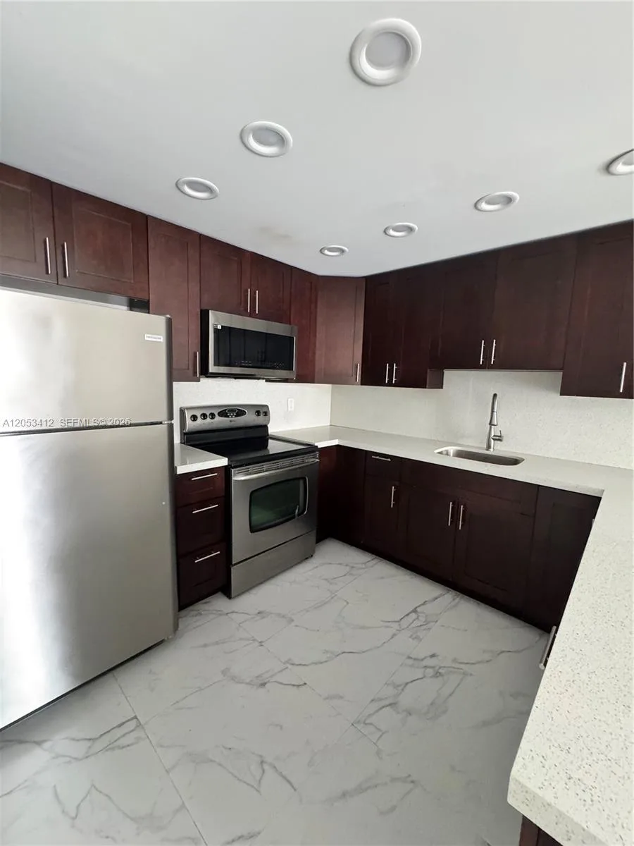 6930 Miami Gardens Dr # 1-515, Hialeah, FL 33015 photo 5