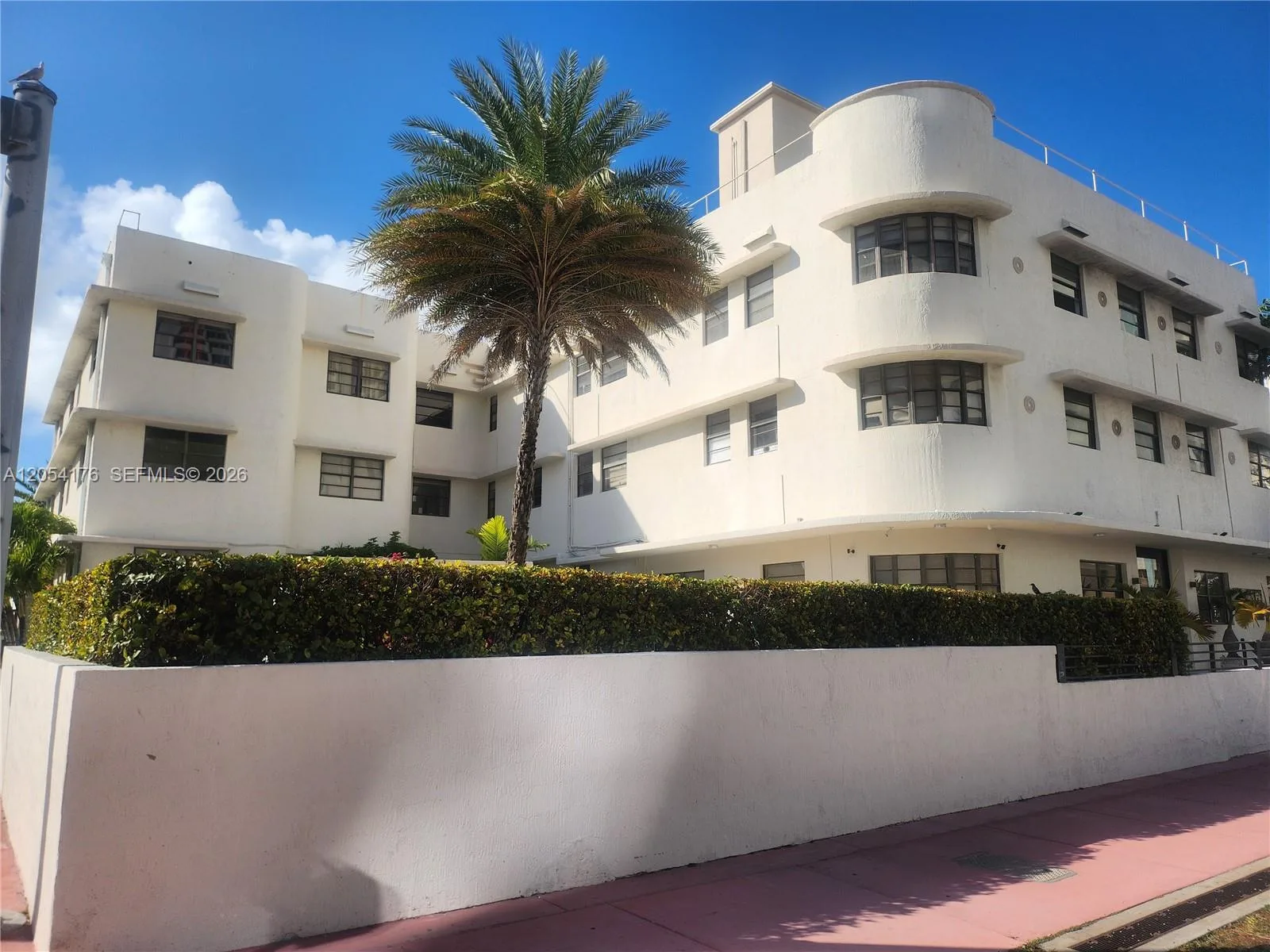 2700 Collins Ave # 202, Miami Beach, FL 33140