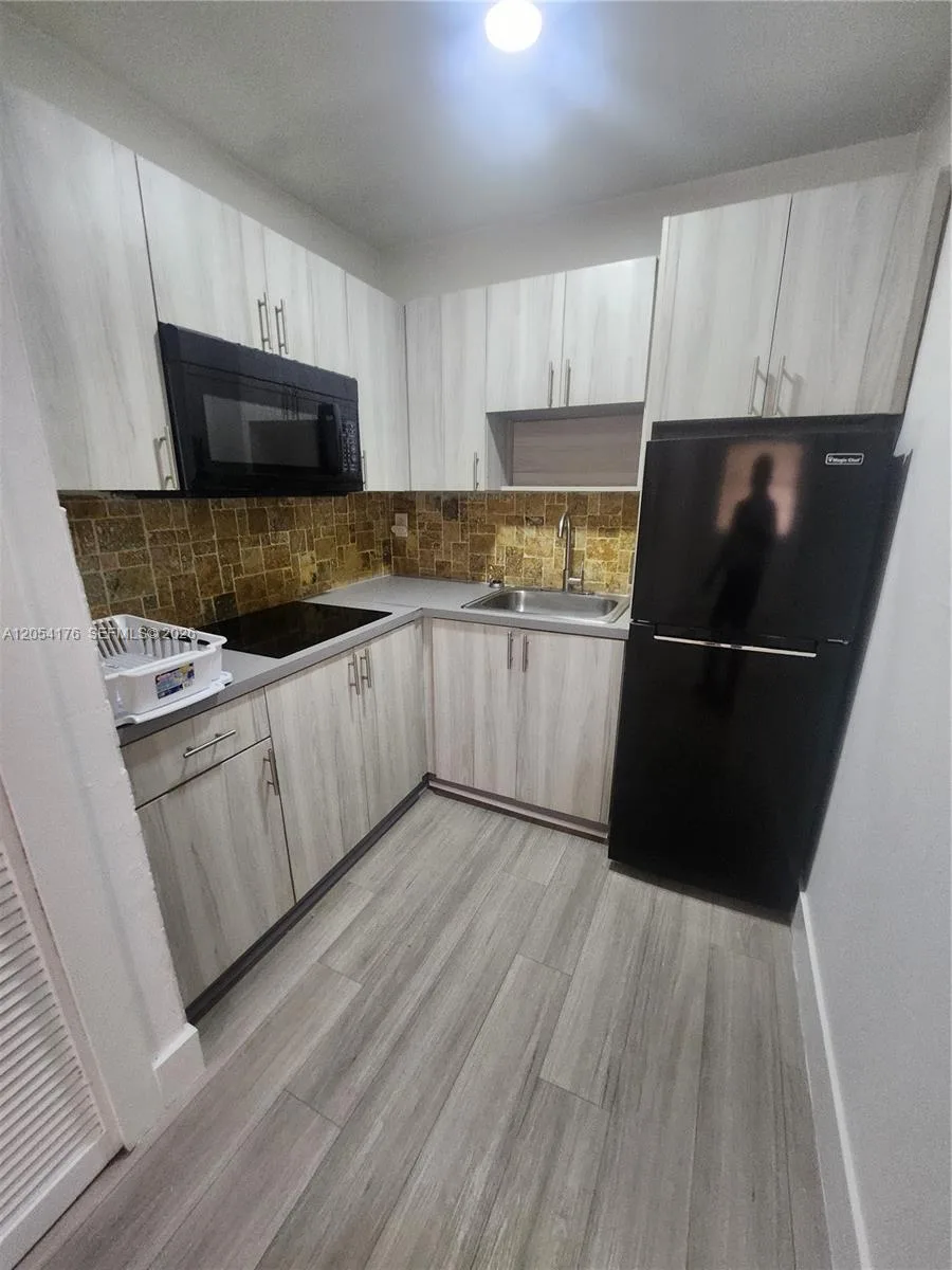 2700 Collins Ave # 202, Miami Beach, FL 33140 photo 3