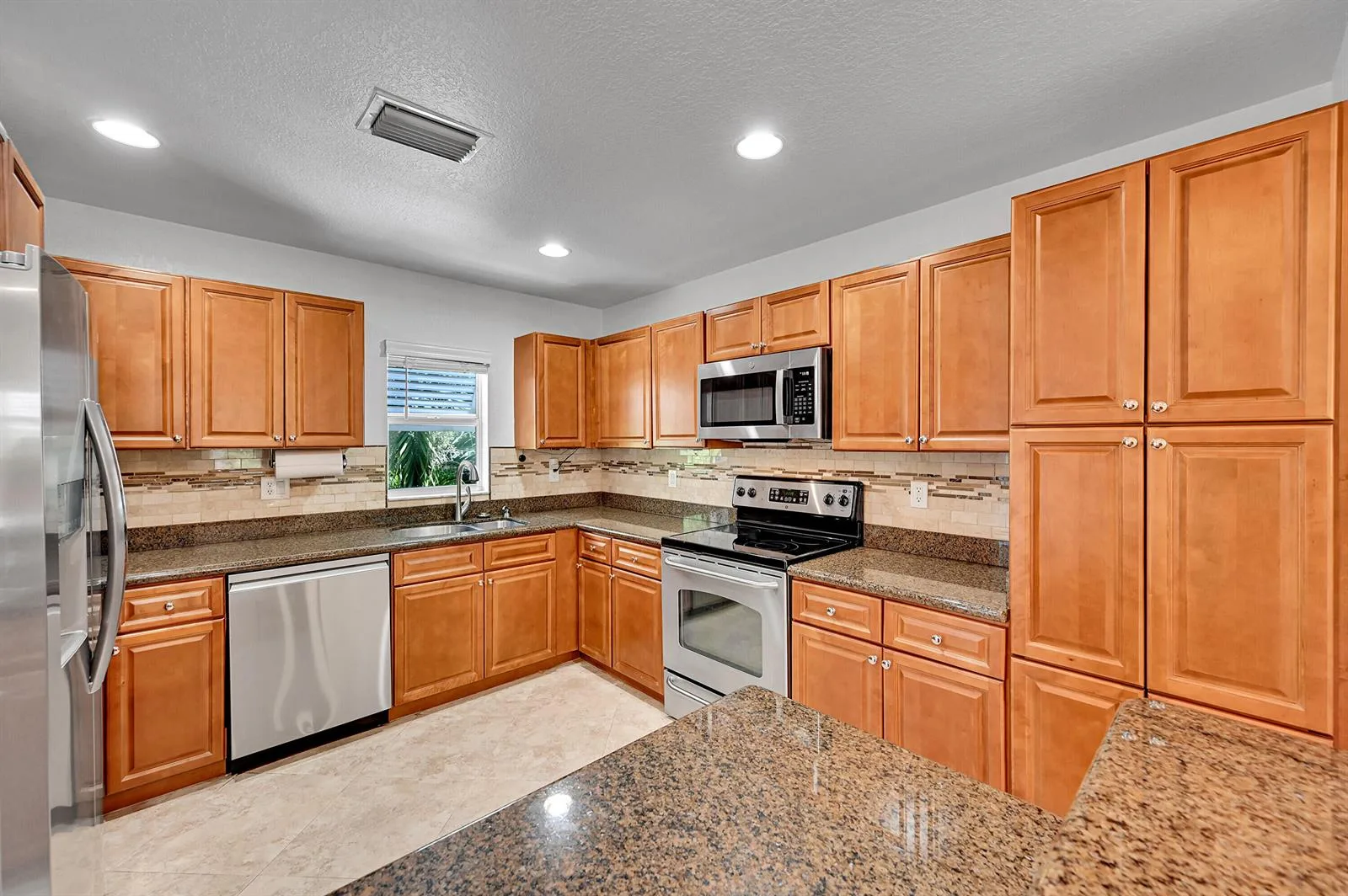 453 NE 1ST Street, Pompano Beach, FL 33060 photo 13