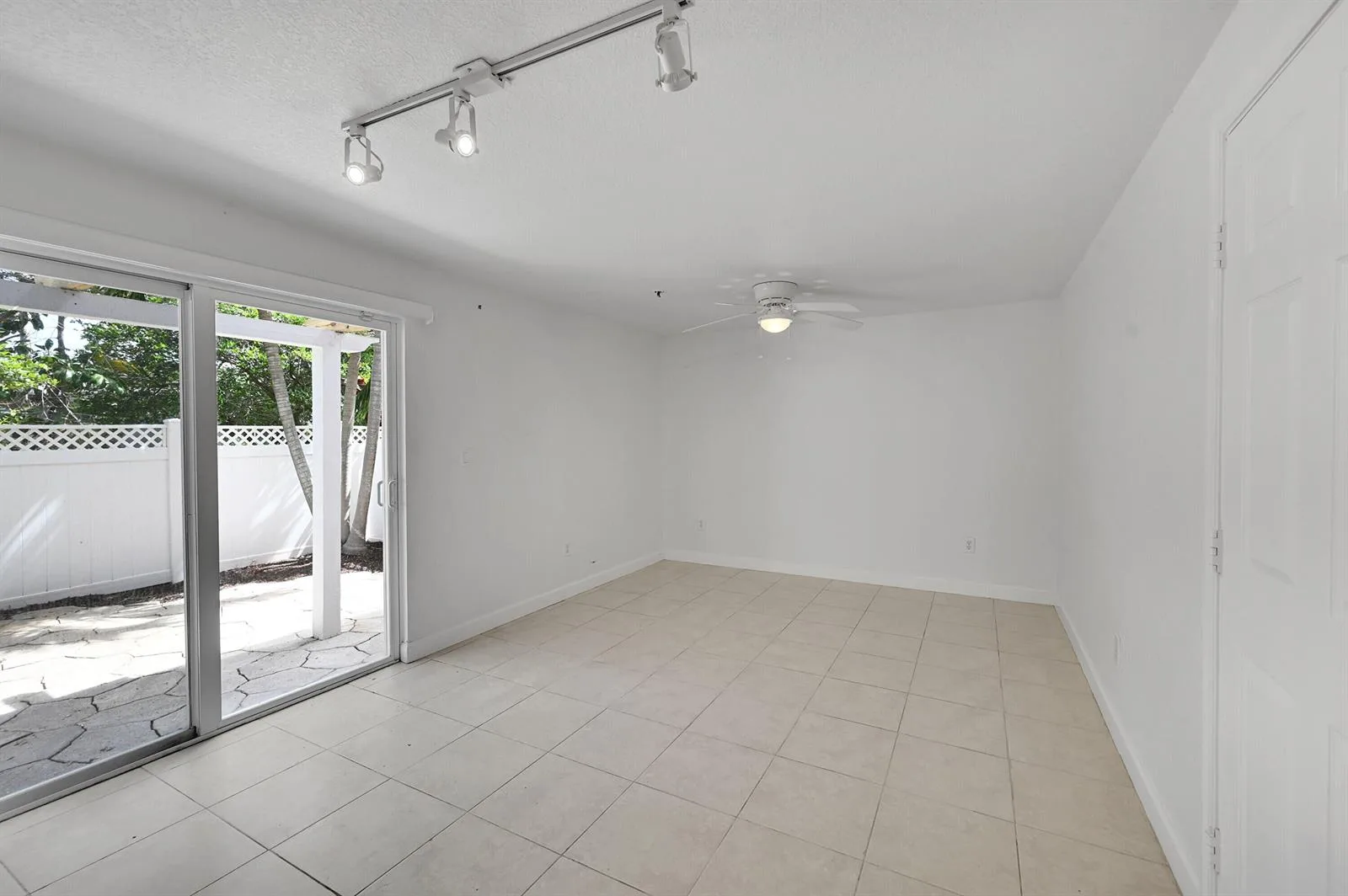 453 NE 1ST Street, Pompano Beach, FL 33060 photo 9