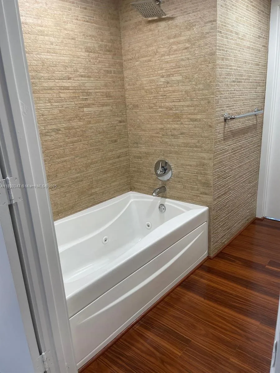 50 Biscayne Blvd # 702, Miami, FL 33132 photo 6
