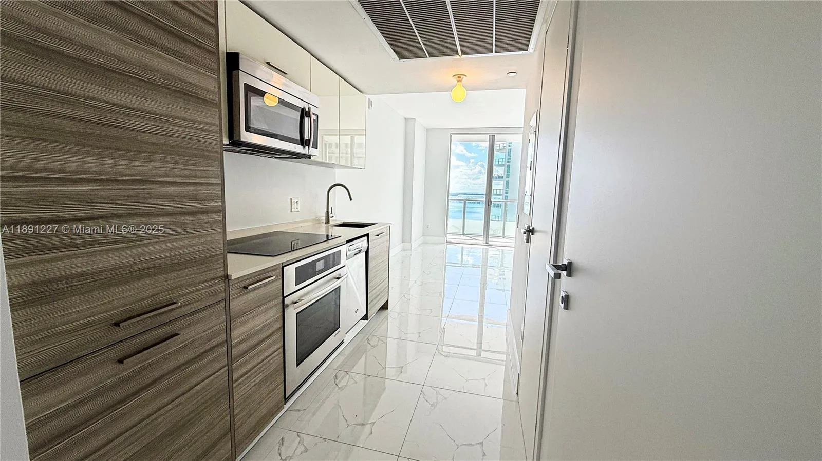 1300 Brickell Bay Dr # 2206, Miami, FL 33131 photo 2