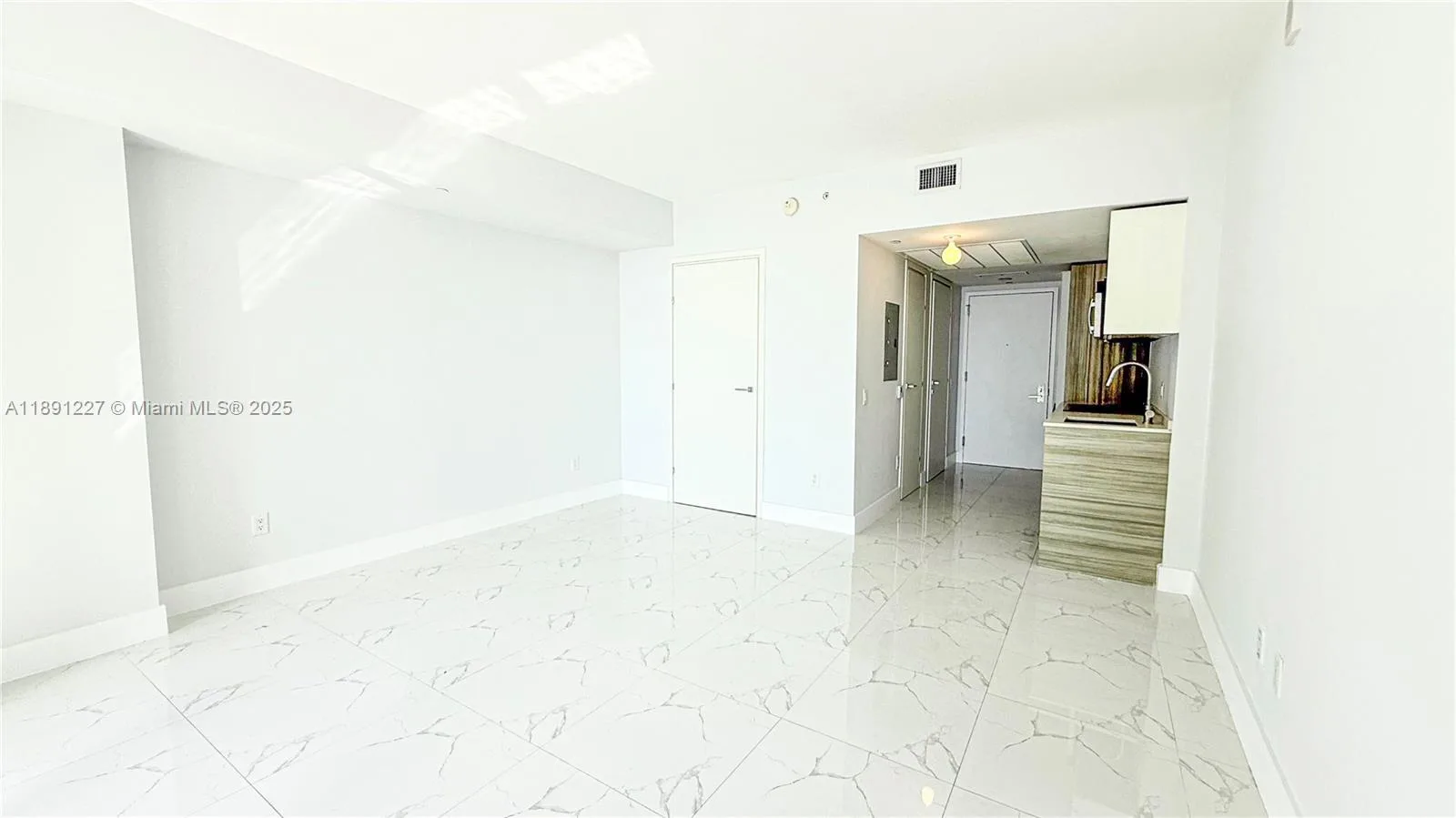 1300 Brickell Bay Dr # 2206, Miami, FL 33131 photo 4