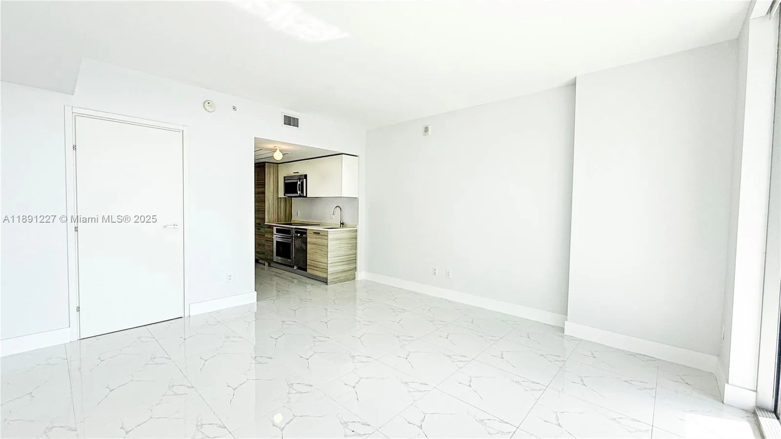 1300 Brickell Bay Dr # 2206, Miami, FL 33131 photo 5