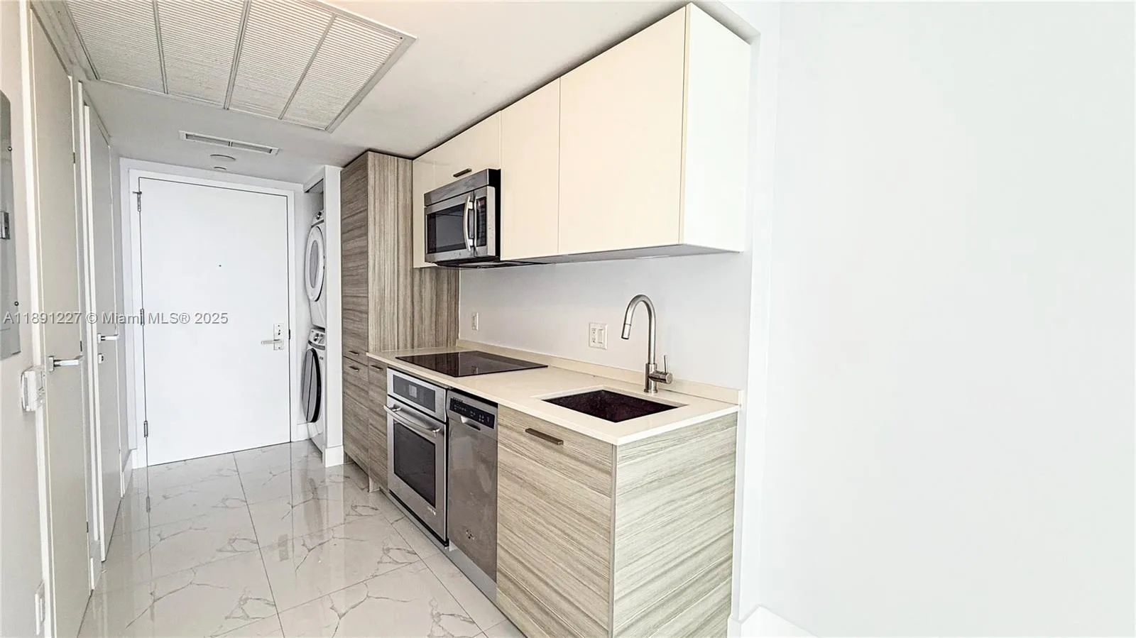 1300 Brickell Bay Dr # 2206, Miami, FL 33131 photo 6