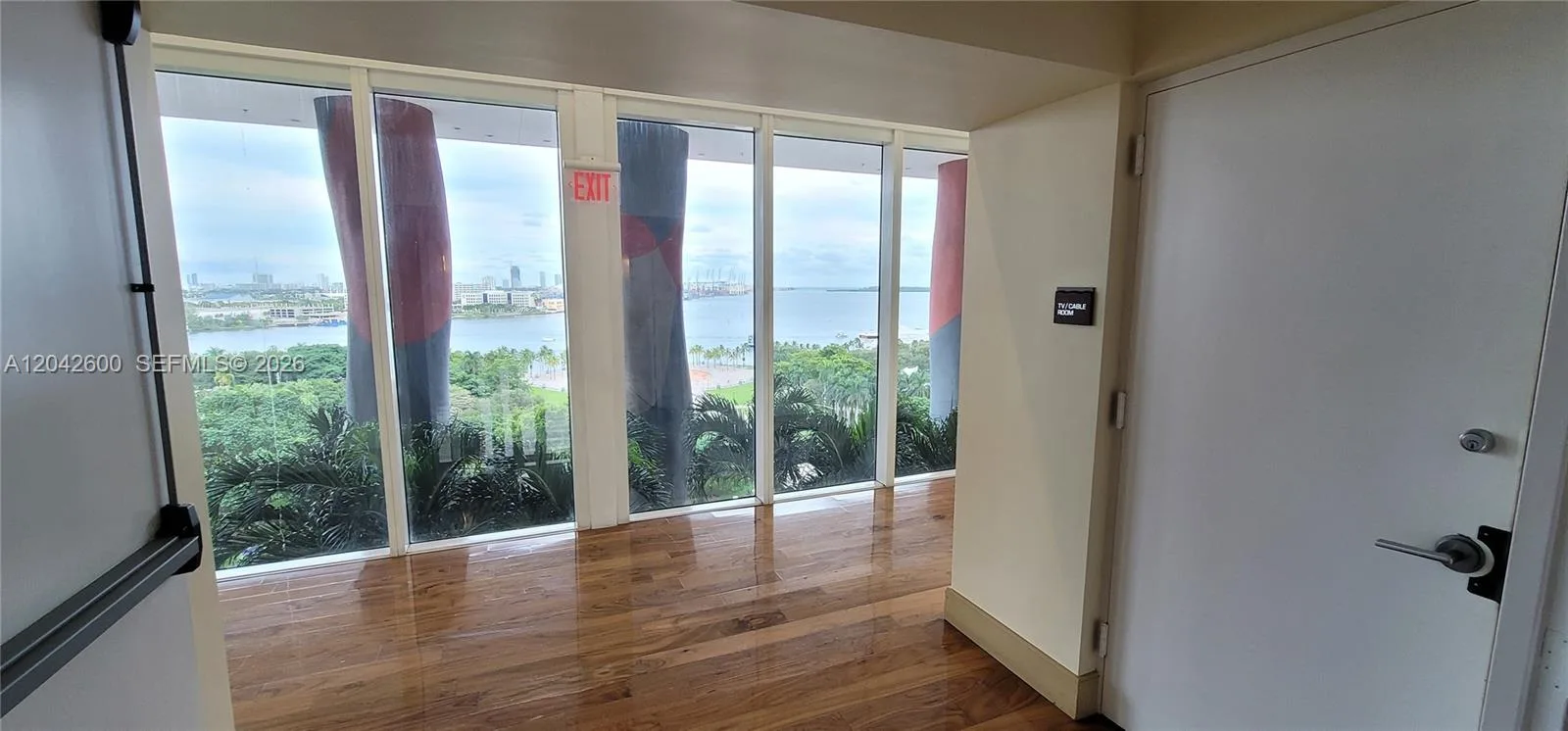 50 Biscayne Blvd # 5202, Miami, FL 33132 photo 6