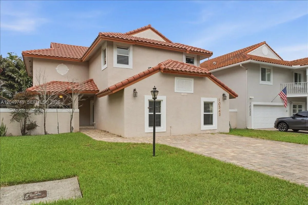 10545 NW 43rd Ter, Doral, FL 33178
