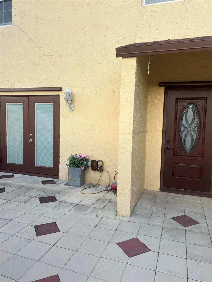 4408 NW 3RD Terrace, Deerfield Beach, FL 33064 photo 2