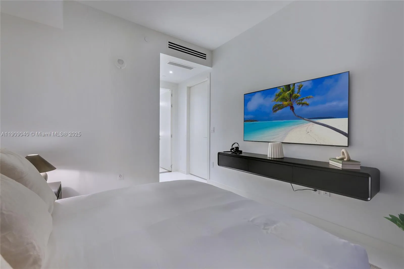 300 Biscayne Boulevard Way # 5108, Miami, FL 33131 photo 11