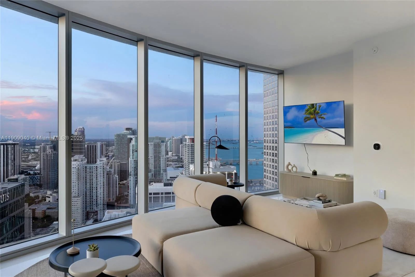 300 Biscayne Boulevard Way # 5108, Miami, FL 33131 photo 2