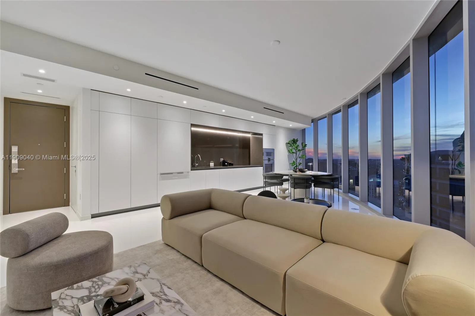 300 Biscayne Boulevard Way # 5108, Miami, FL 33131 photo 5
