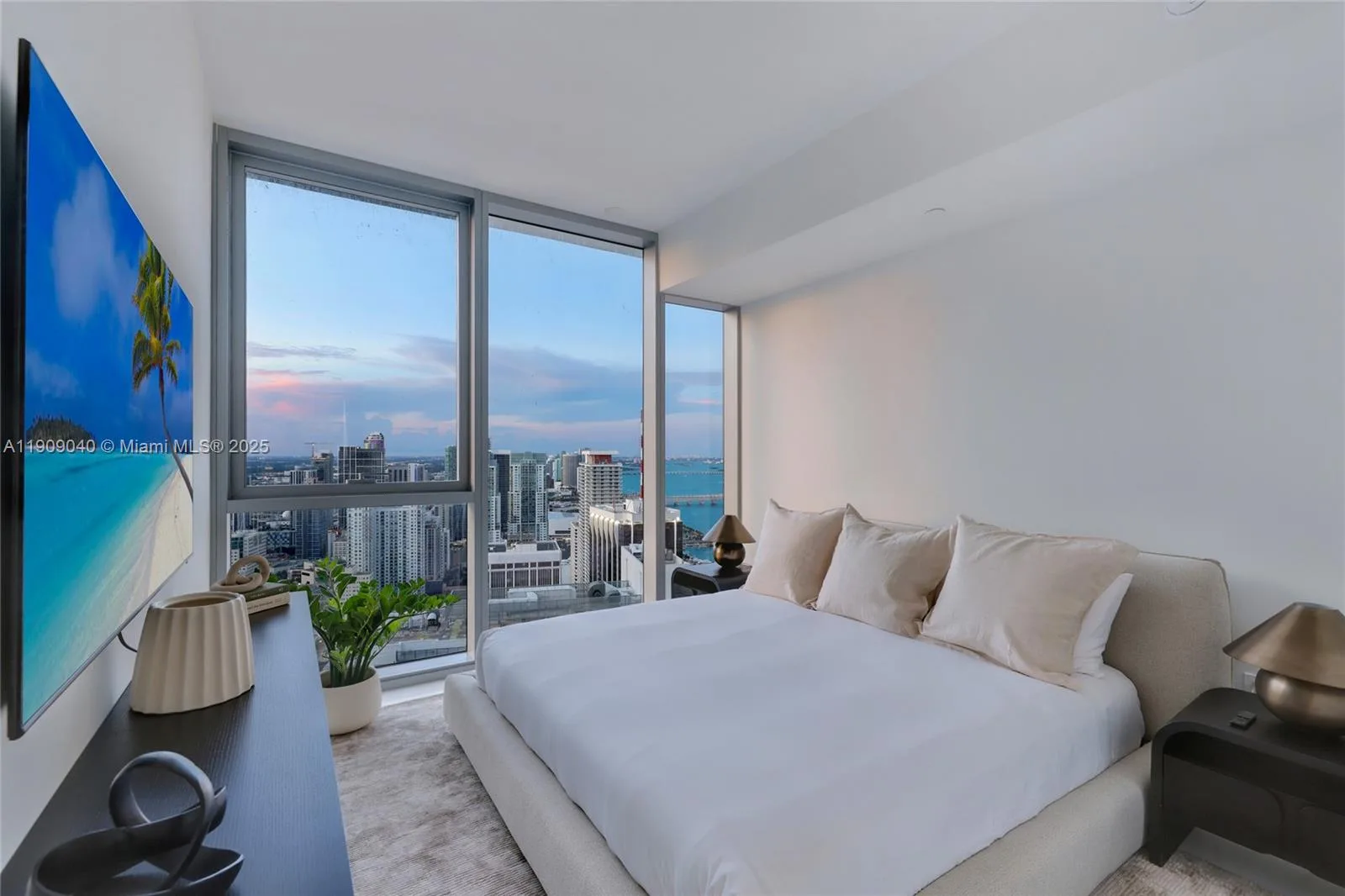 300 Biscayne Boulevard Way # 5108, Miami, FL 33131 photo 8