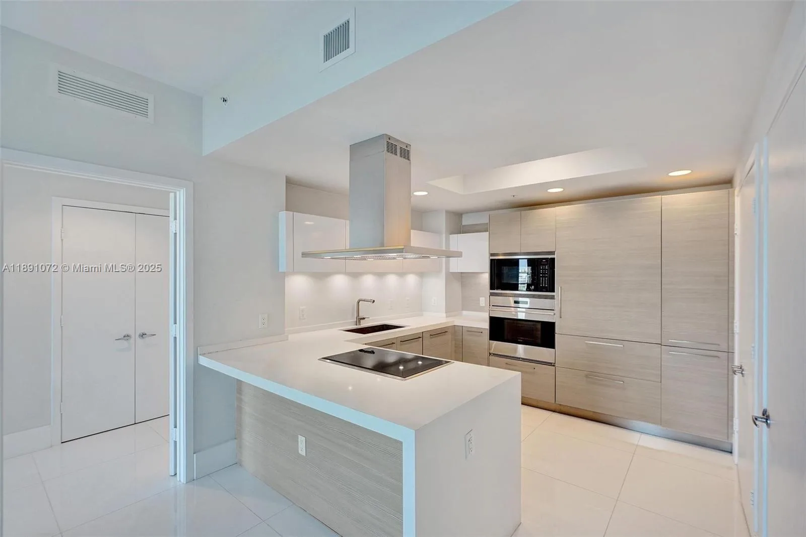 17301 Biscayne Blvd # 708, North Miami Beach, FL 33160 photo 7