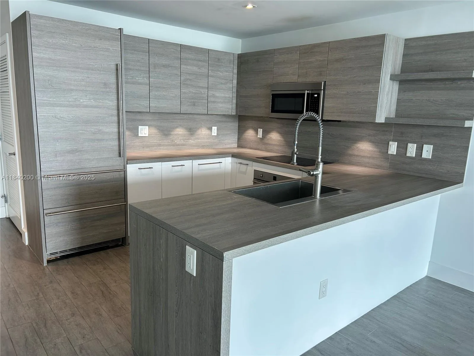 400 Sunny Isles Blvd # 2007, Sunny Isles Beach, FL 33160 photo 2