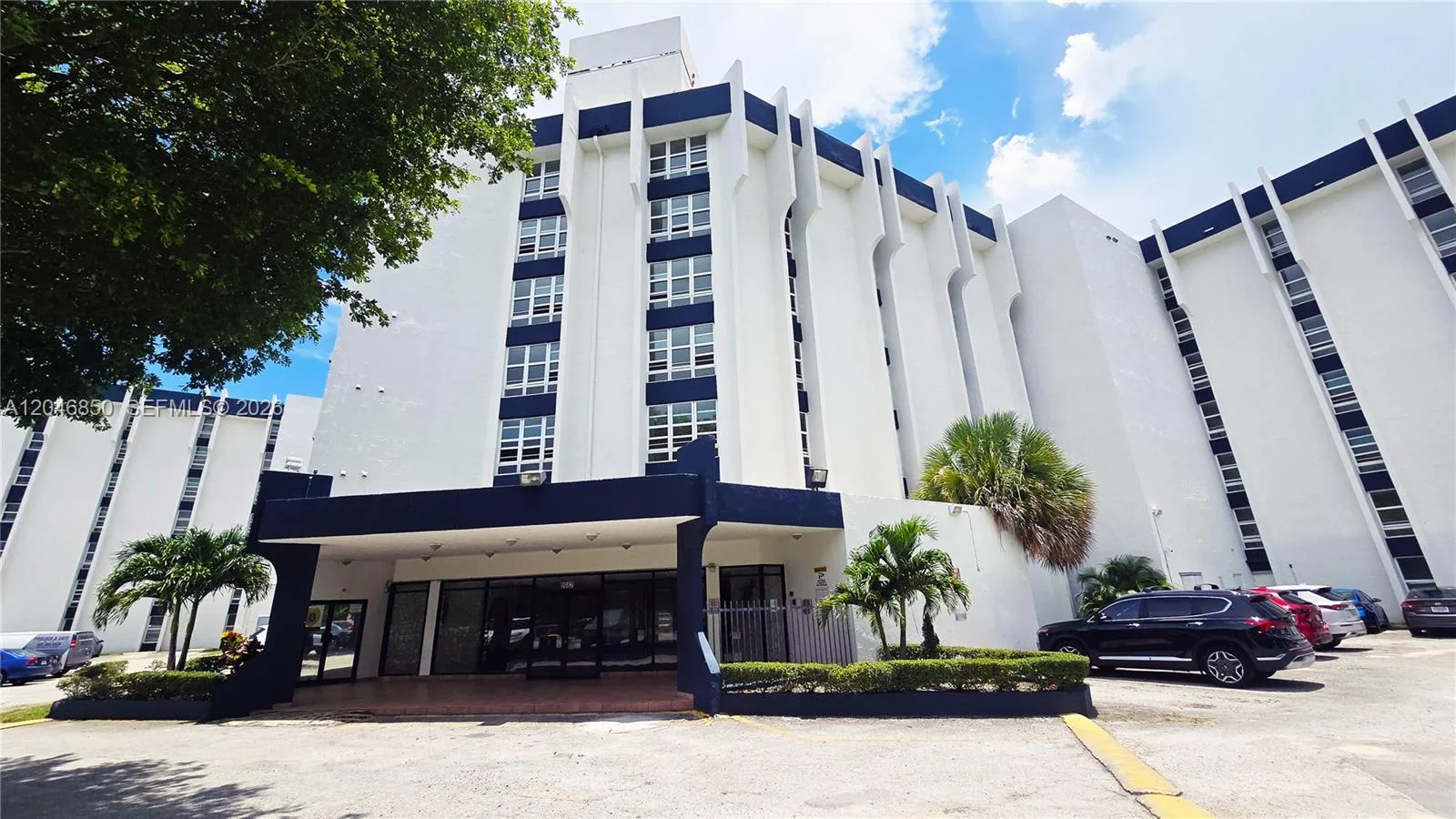 9682 Fontainebleau Blvd # 203, Miami, FL 33172