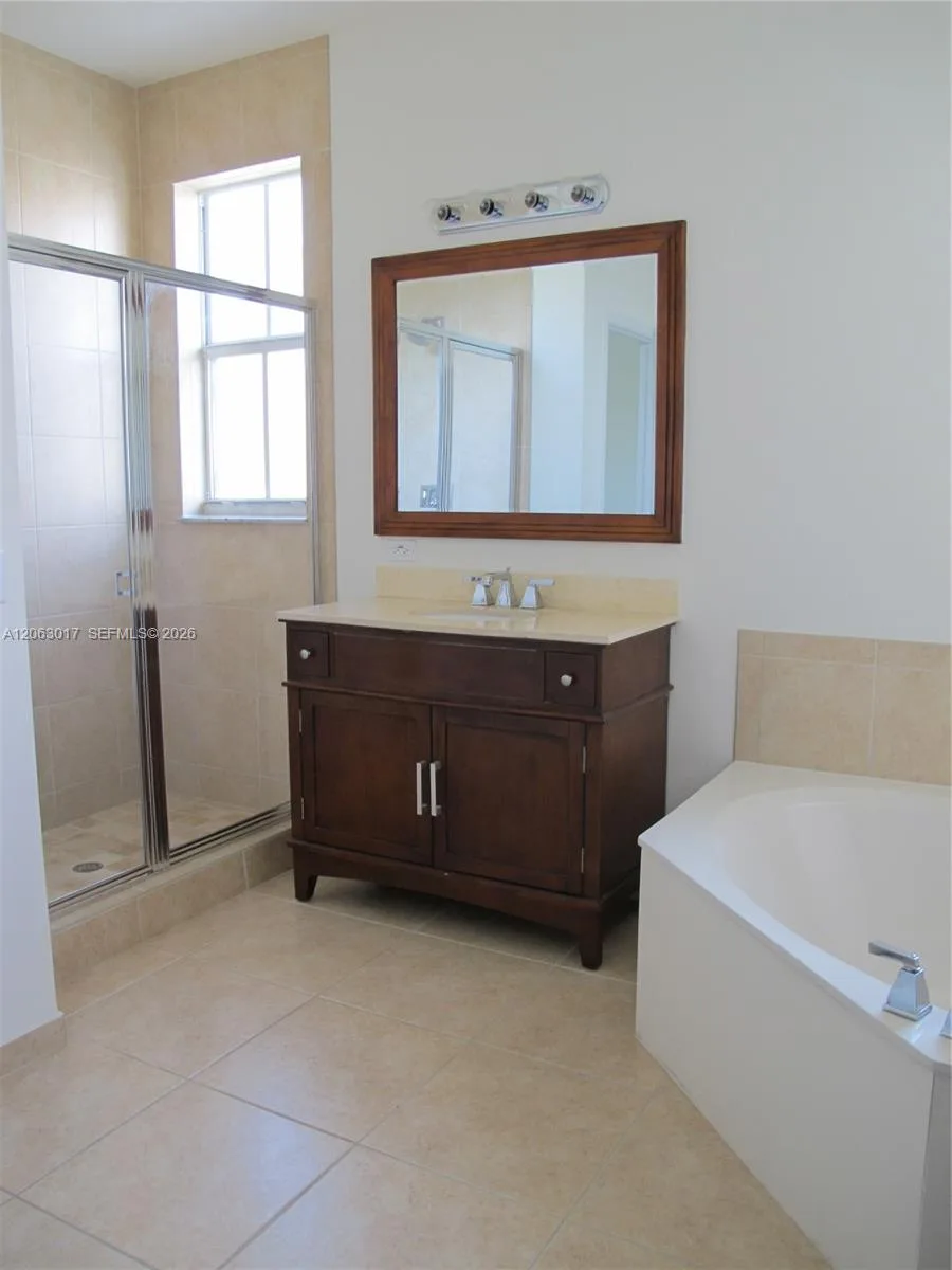 10716 NW 76th Ln, Doral, FL 33178 photo 10