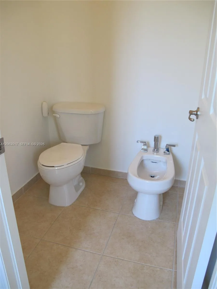 10716 NW 76th Ln, Doral, FL 33178 photo 11