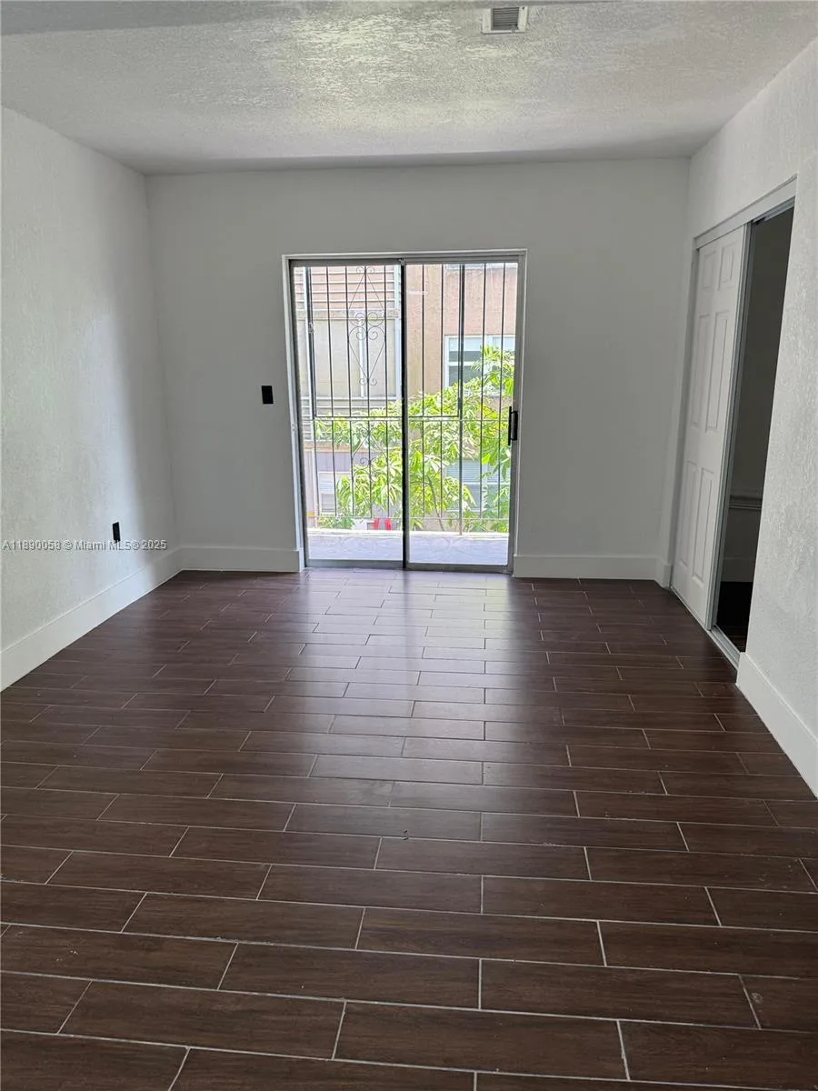6625 W 4th Ave # 204, Hialeah, FL 33012