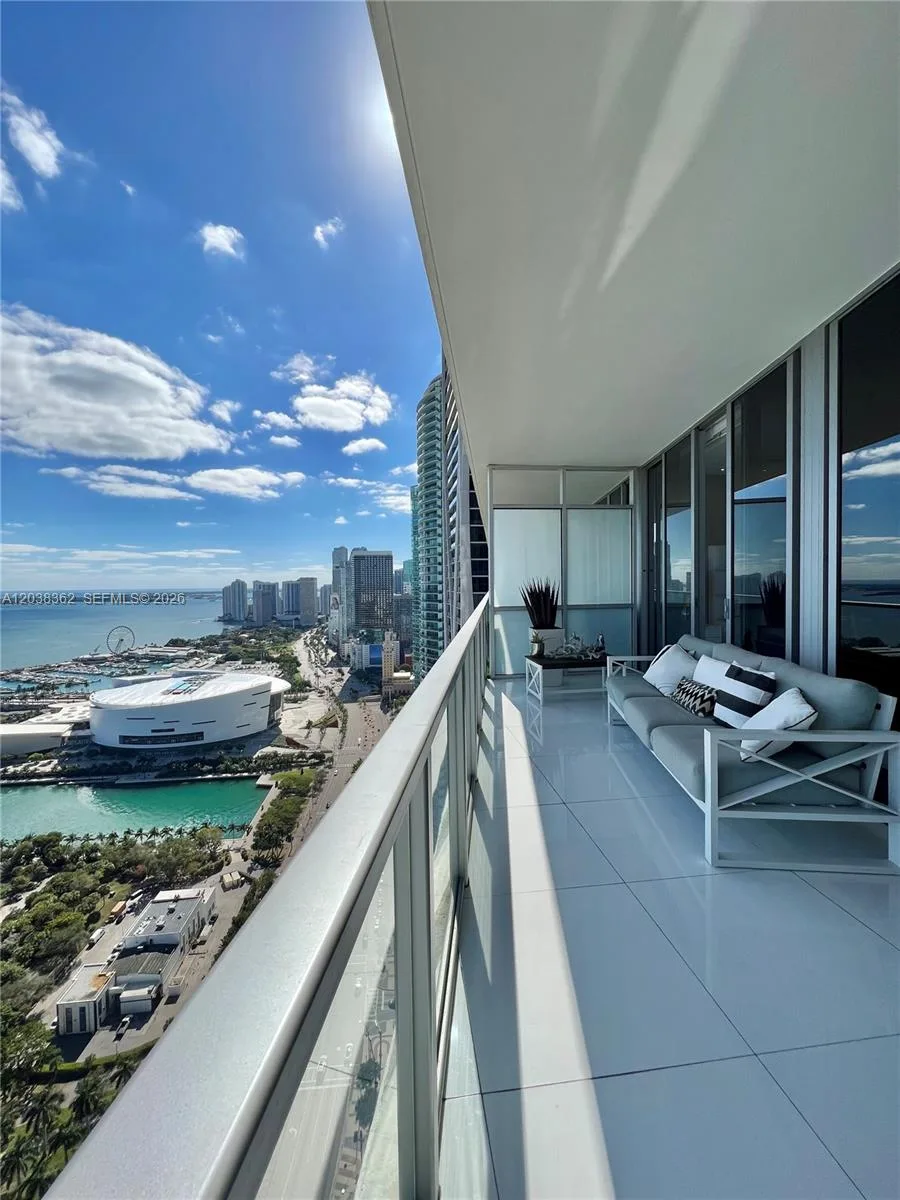 1100 Biscayne Blvd # 4103, Miami, FL 33132