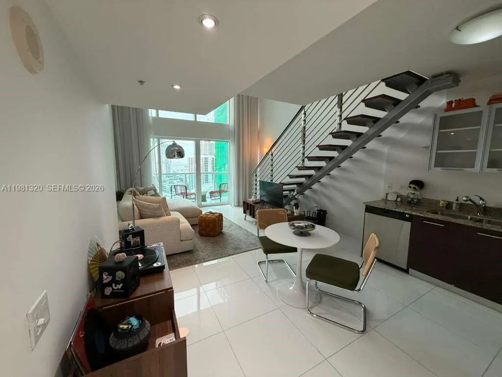 41 SE 5th St # 1903, Miami, FL 33131 photo 9