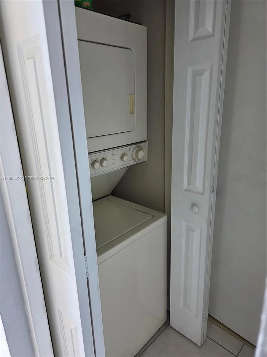 180 Royal Palm Rd # 209, Hialeah Gardens, FL 33016