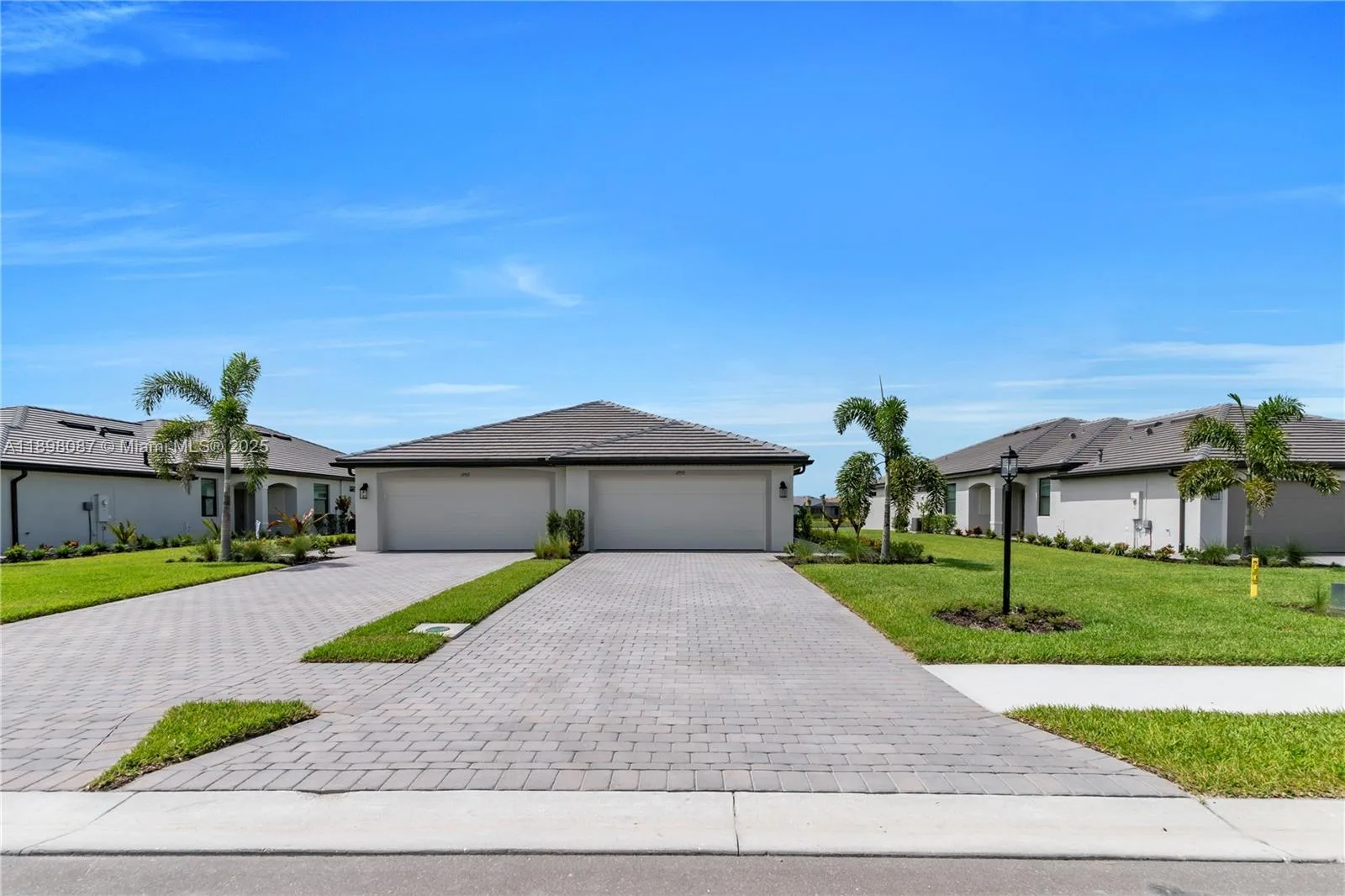 19553 HINKLEY DR, Estero, FL 33928 photo 3