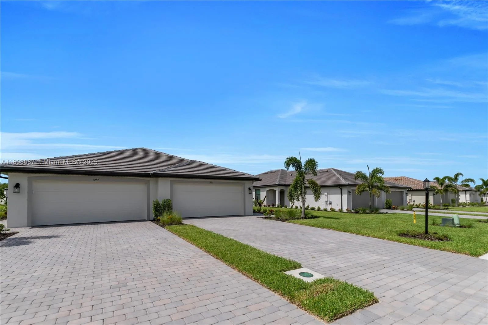 19553 HINKLEY DR, Estero, FL 33928 photo 4