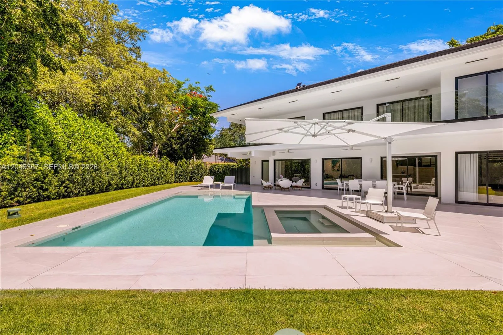 7180 E Lago Dr, Coral Gables, FL 33143