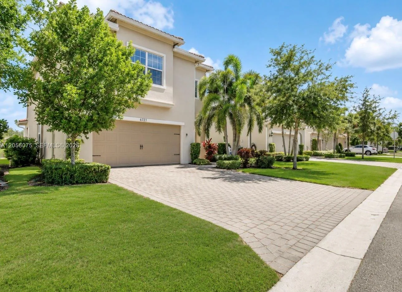 4729 Greenway Dr, Hollywood, FL 33021 photo 2