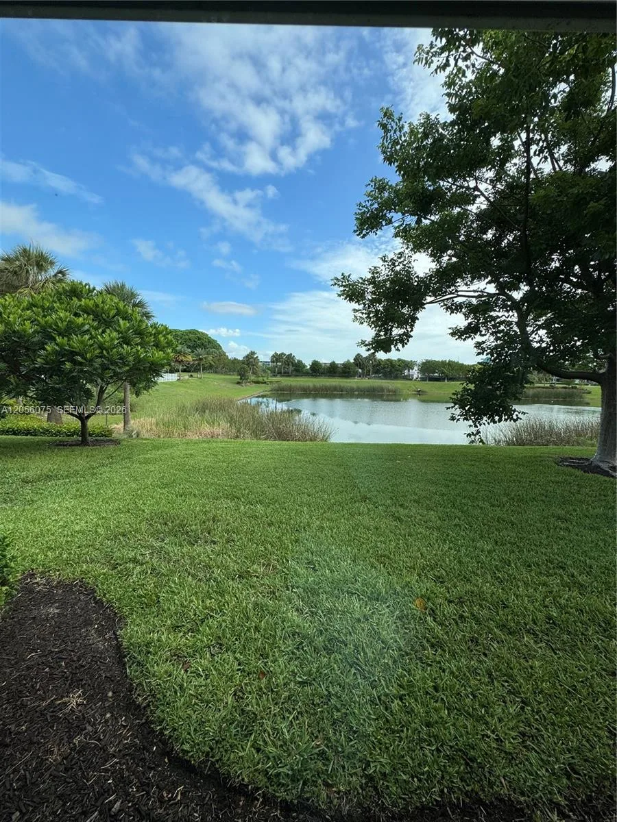 4729 Greenway Dr, Hollywood, FL 33021 photo 4