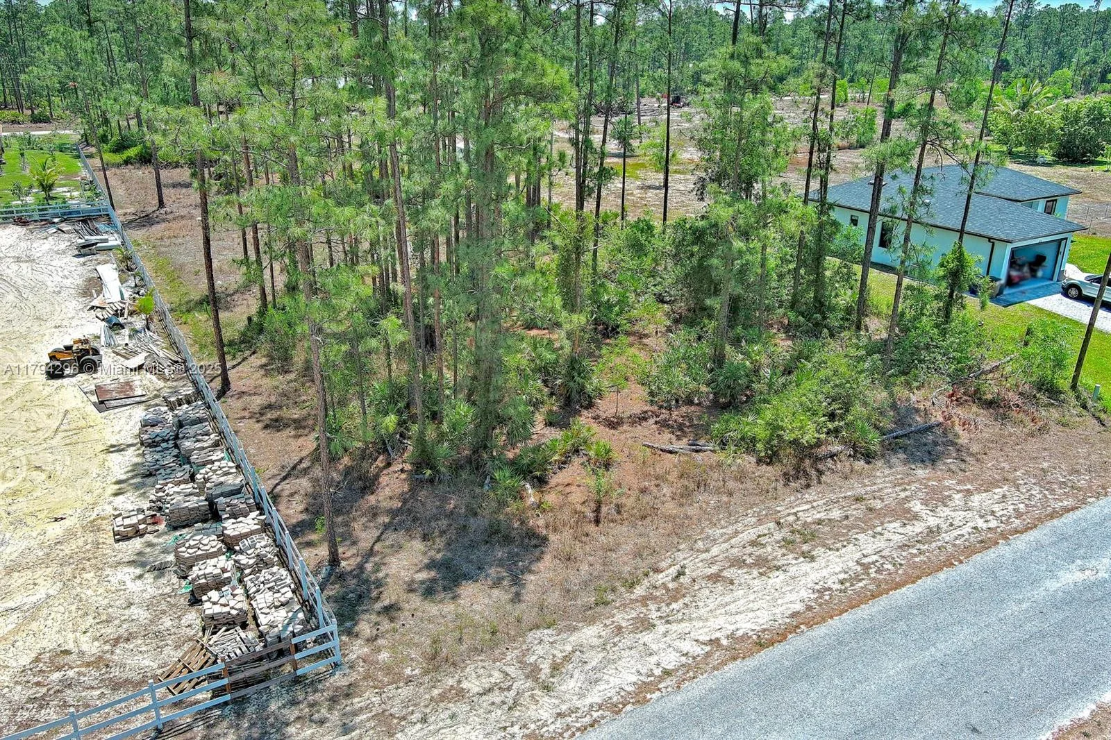 818 WELLINGTON AVE, Lehigh Acres, FL 33972 photo 5