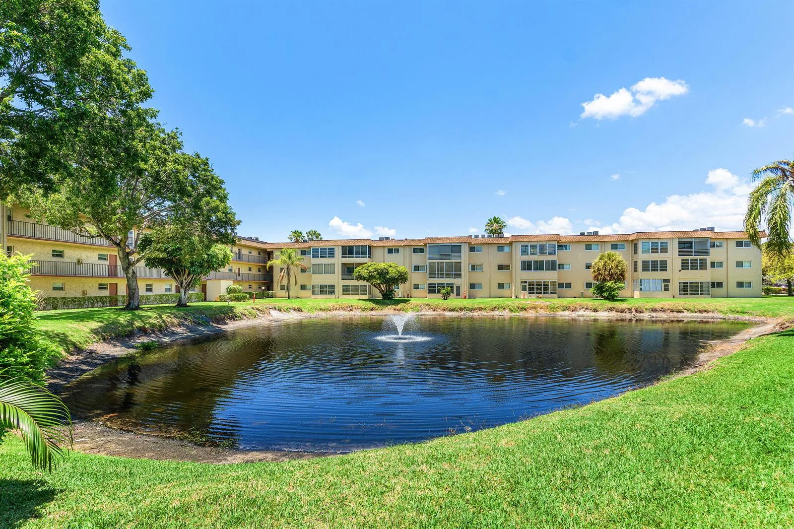 721 Lori Drive # 208, Palm Springs, FL 33461