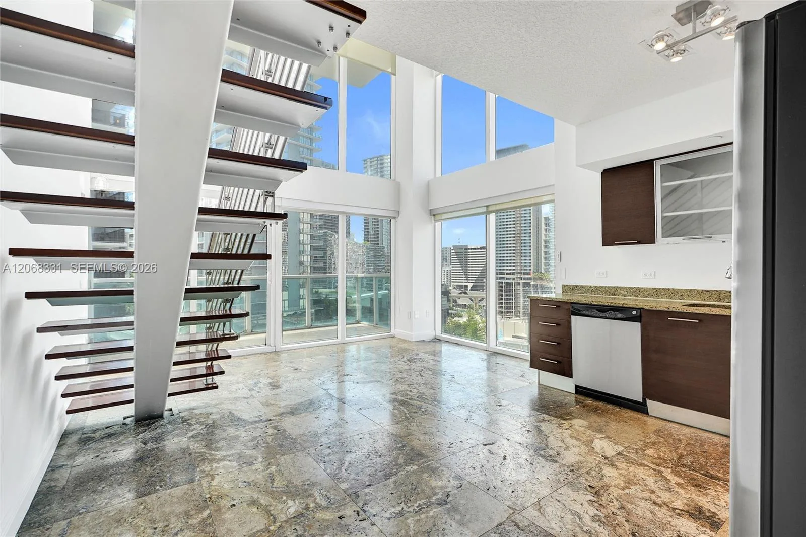 41 SE 5th St # 1016, Miami, FL 33131 photo 2