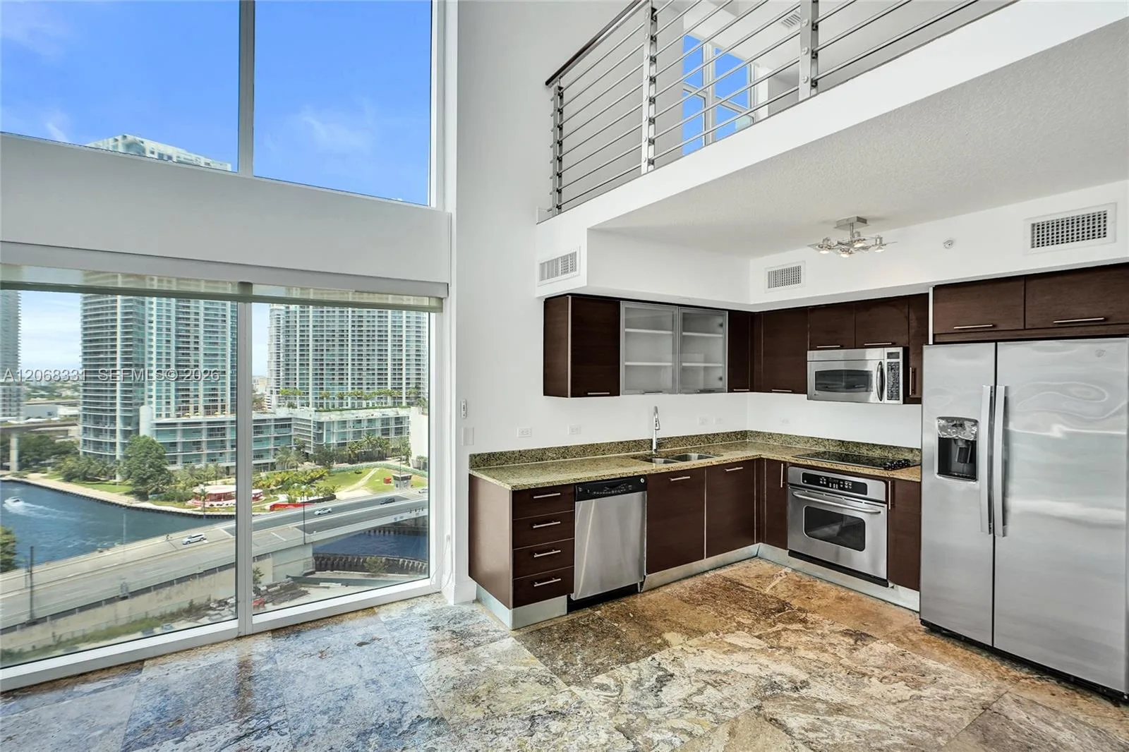 41 SE 5th St # 1016, Miami, FL 33131 photo 4