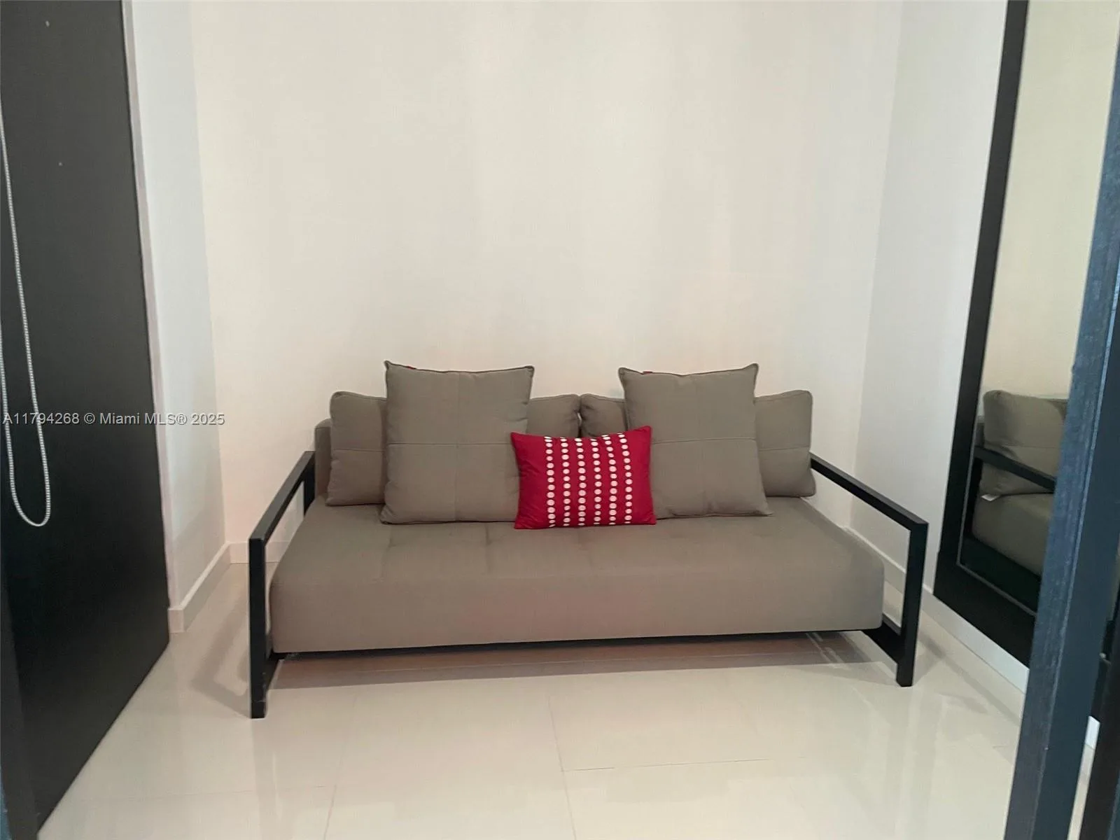 900 Biscayne Blvd # 5707, Miami, FL 33132 photo 3