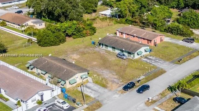 5649 SW 27th St, West Park, FL 33023 photo 2