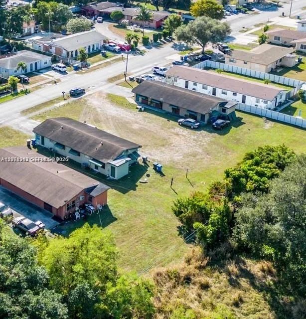5649 SW 27th St, West Park, FL 33023 photo 4