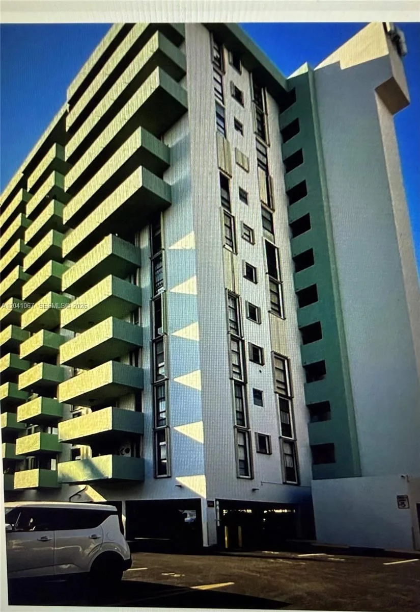 1825 W 44th Pl # 707, Hialeah, FL 33012
