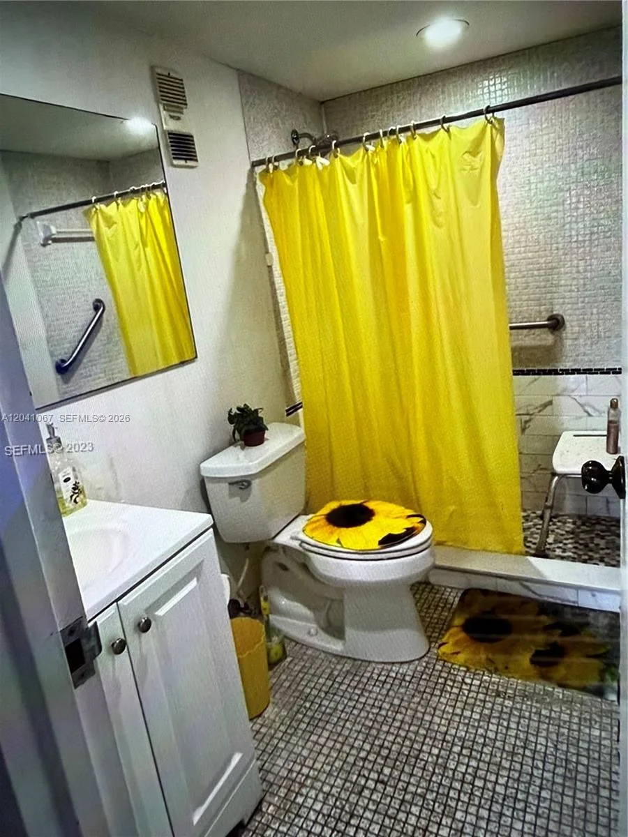 1825 W 44th Pl # 707, Hialeah, FL 33012 photo 7