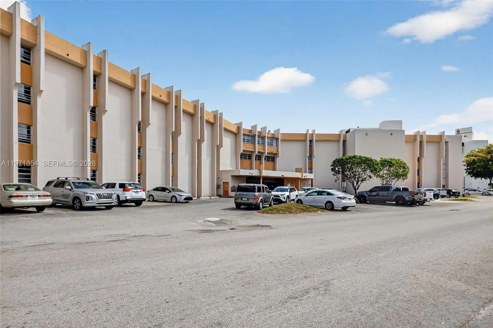 9678 Fontainebleau Blvd # 410, Miami, FL 33172
