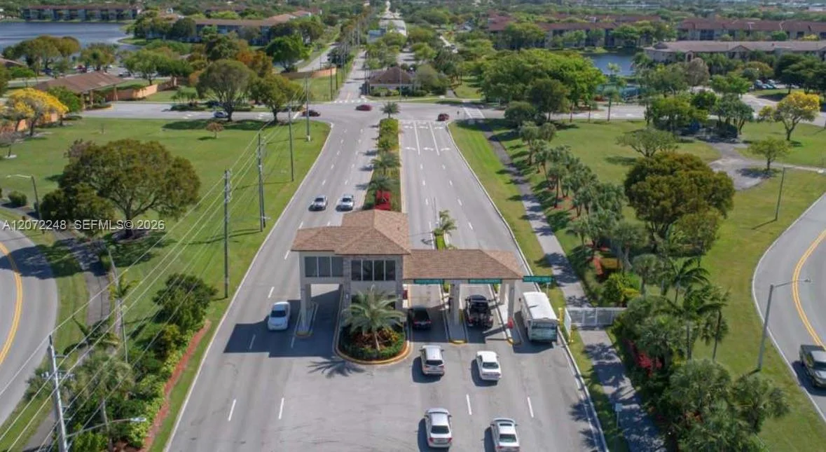 901 SW 128th Ave # 414E, Pembroke Pines, FL 33027 photo 2