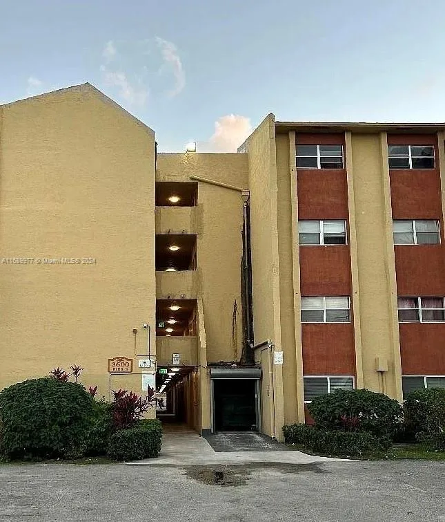 3600 NW 21st St # 305, Lauderdale Lakes, FL 33311 photo 3
