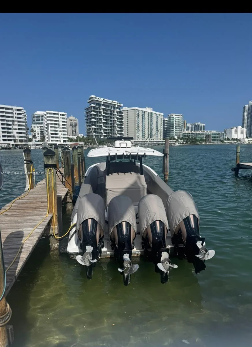 900 Bay Dr # DS18, Miami Beach, FL 33141