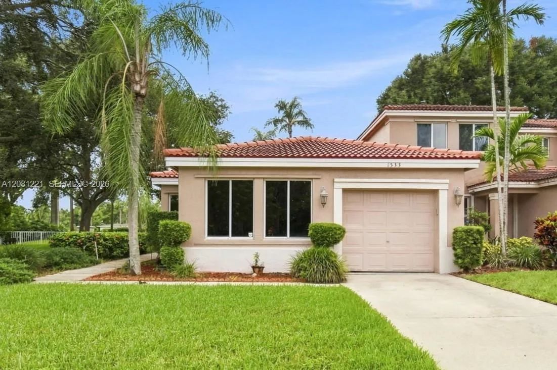 1533 W Harmony Lake Cir, Davie, FL 33324