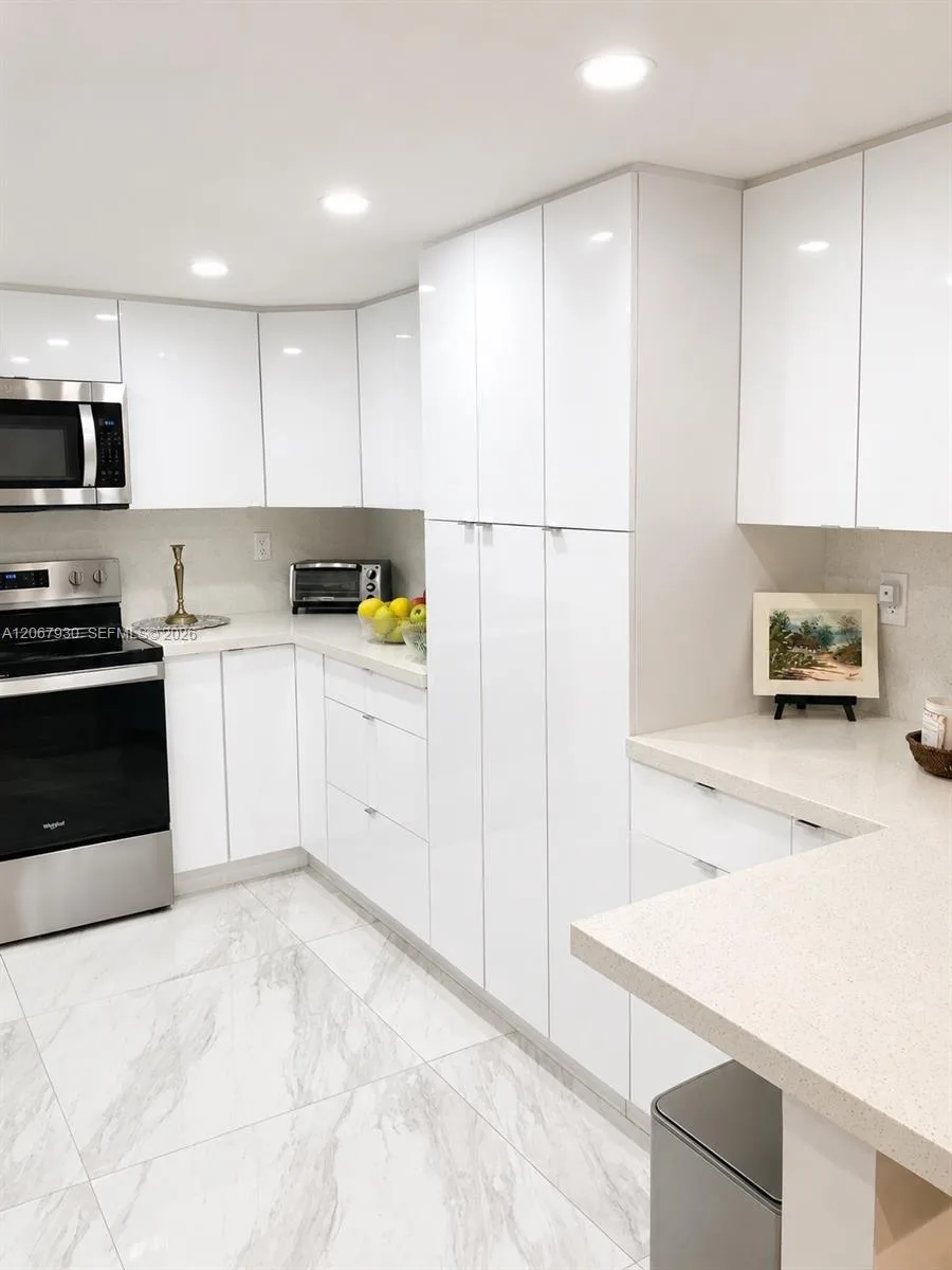 9735 NW 52nd St # 305, Doral, FL 33178