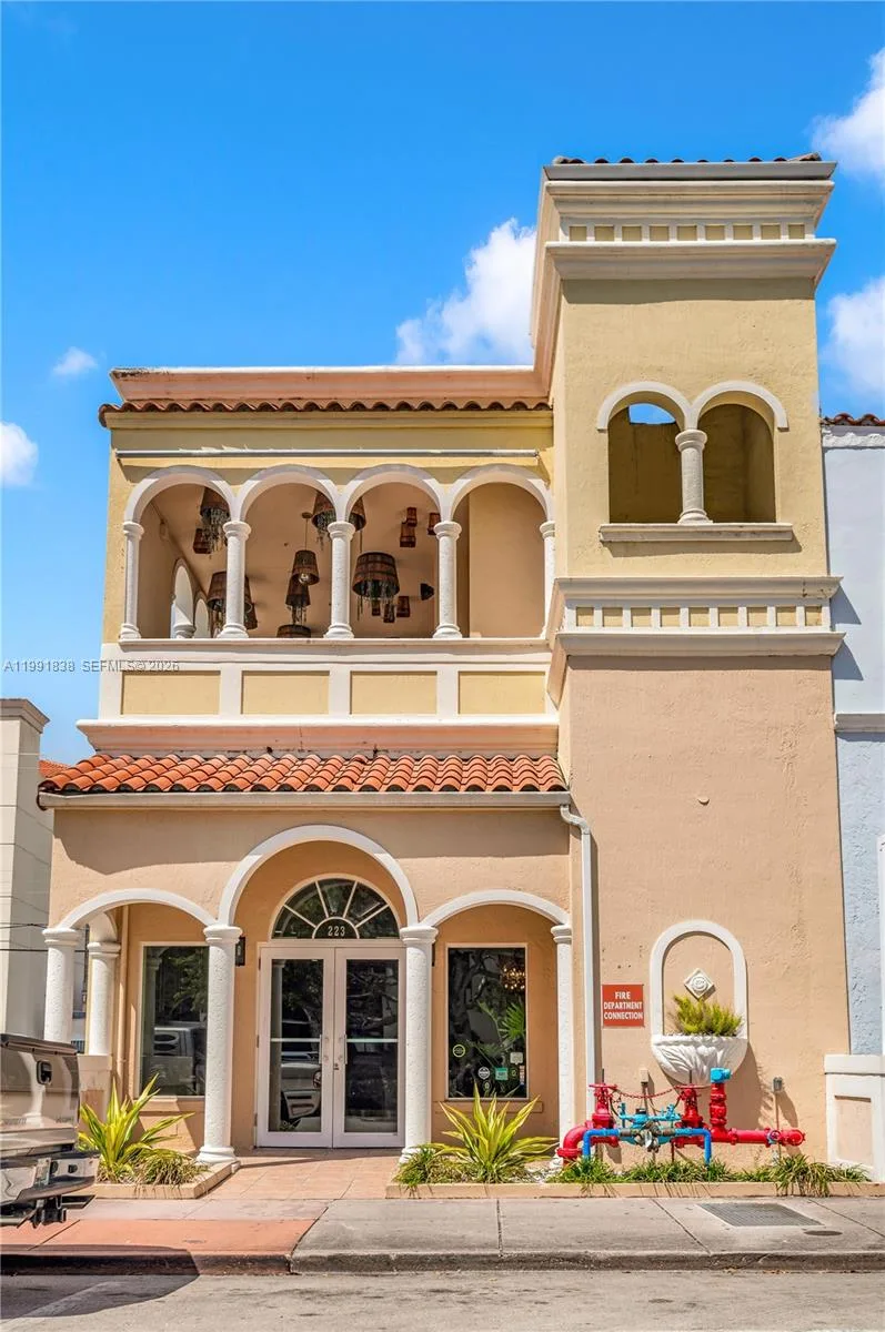 223 Valencia Ave, Coral Gables, FL 33134 photo 2