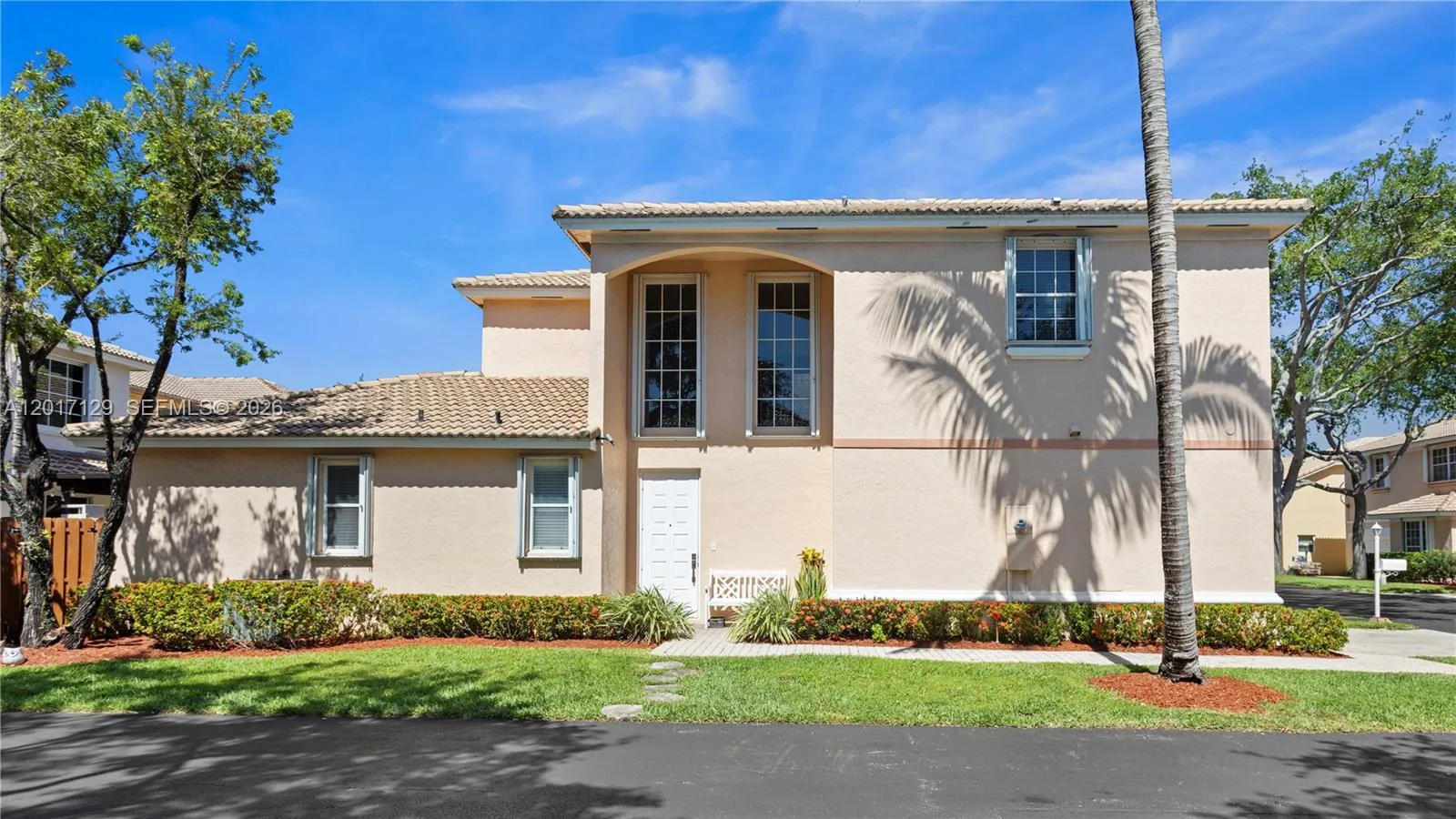 1240 Grant St, Hollywood, FL 33019 photo 2